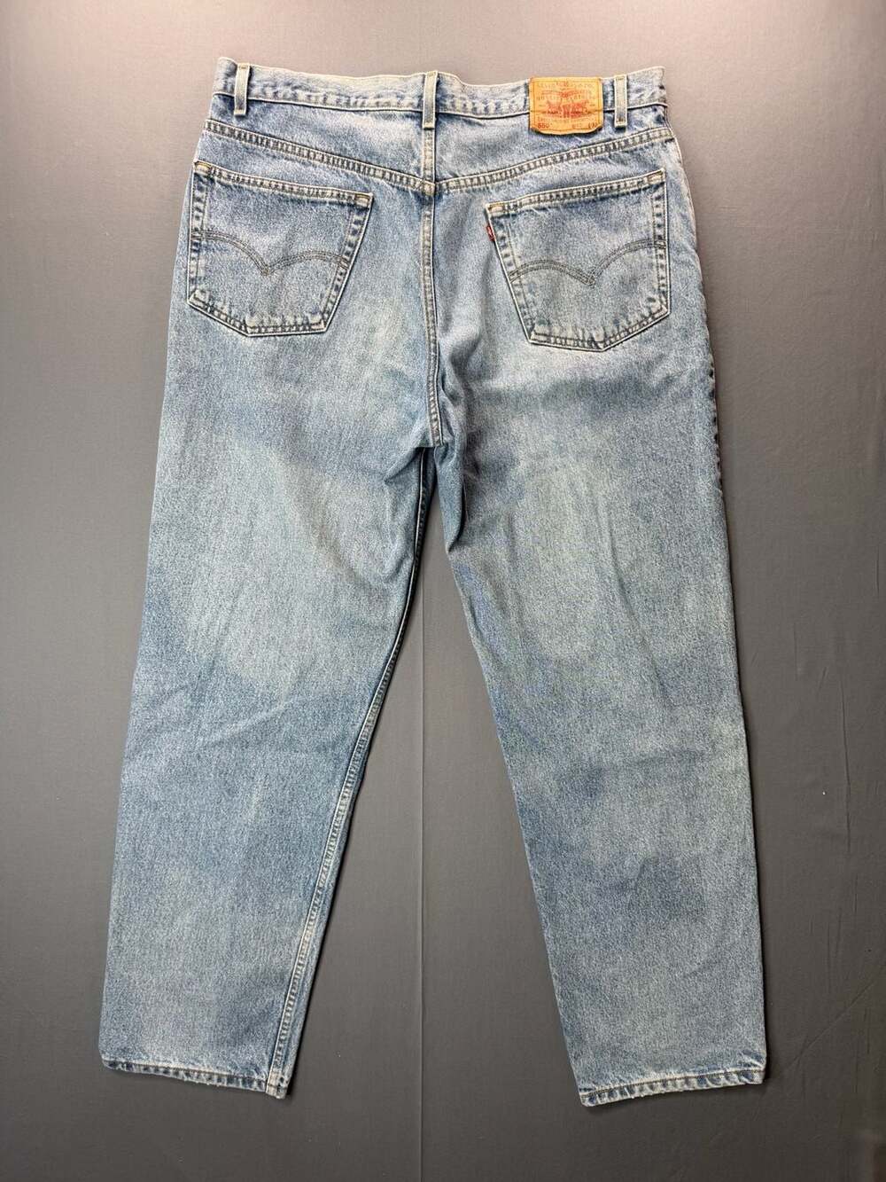Vintage Levi's 550 Relaxed Fit Light Wash Denim Jeans Size 40x32
